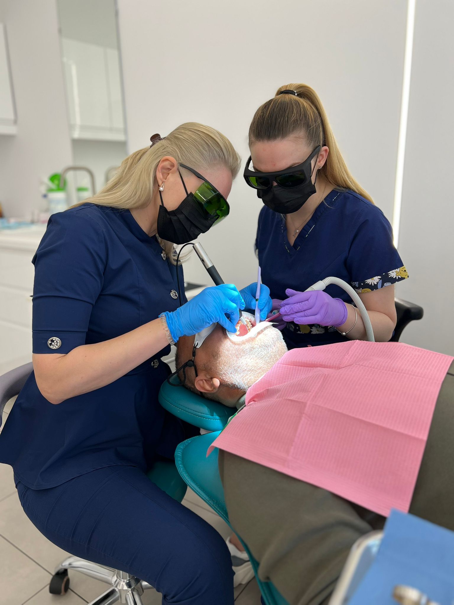 Retracția gingivală: cauze, simptome și tratamente moderne | SmileART