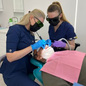 Retracția gingivală: cauze, simptome și tratamente moderne | SmileART